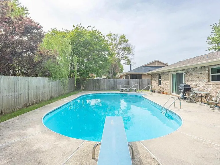3555 Chastain Way — Photo 4