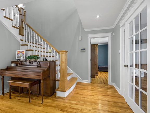 5th image of 43 Pine Ridge Crescent