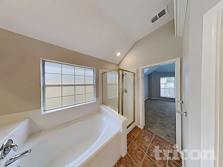 1013 Kingsley Dr — Photo 14