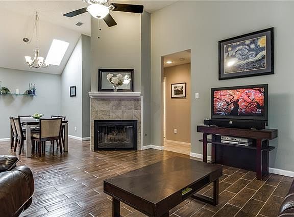 4th image of 2084 Montclair Ln