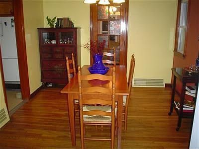 THE DINING AREA IS RICH WITH WOOD TRIM AND FLOORS MAKING IT EASY TO ENTERTAIN.