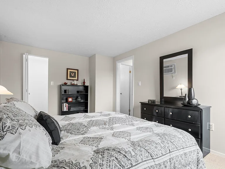 Williamsburg and Portage Pointe Apartments — Photo 17
