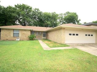 2601 Meadow Creek Dr, Bedford, TX 76021
