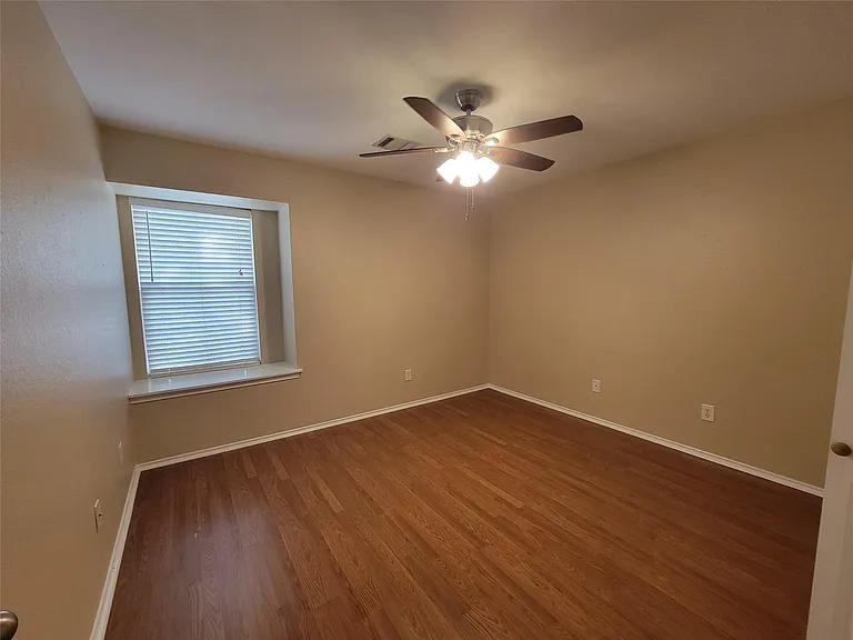 3307 Saint Genevieve Dr — Photo 14