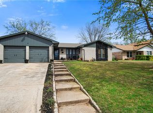 405 NE 19th St, Moore, OK 73160