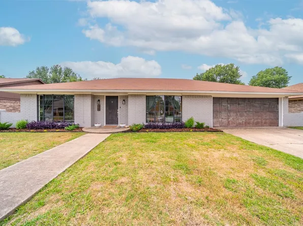 912 Arrow Wood St, Benbrook, TX 76126