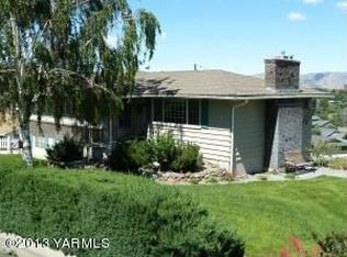 105 N 12th St, Selah, WA 98942