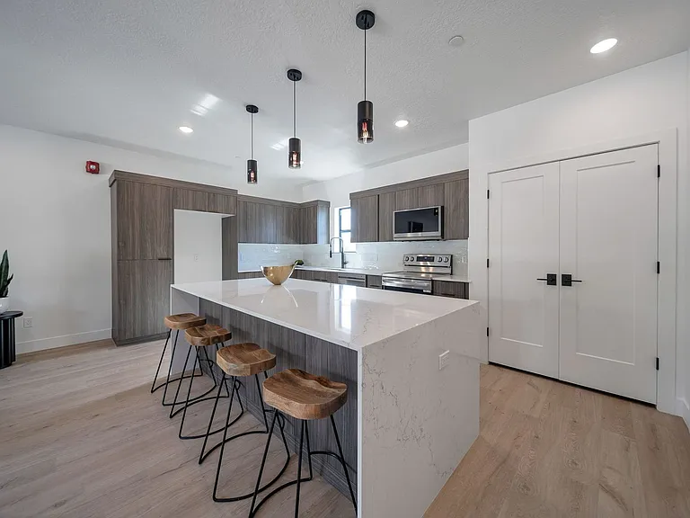Quincy Townhomes — Photo 8