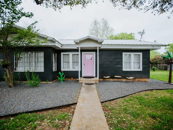 604 W Pecan St, Johnson City, TX 78636