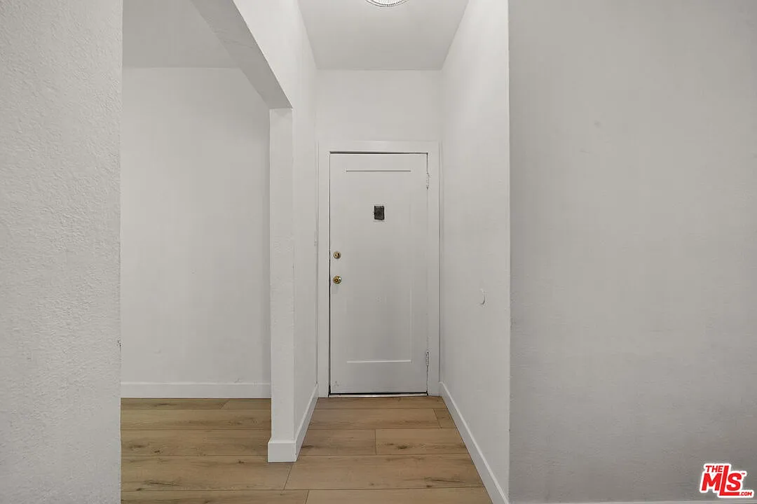 1 bed, 1.0 bath, 750 sqft, $2,099 — Photo 2