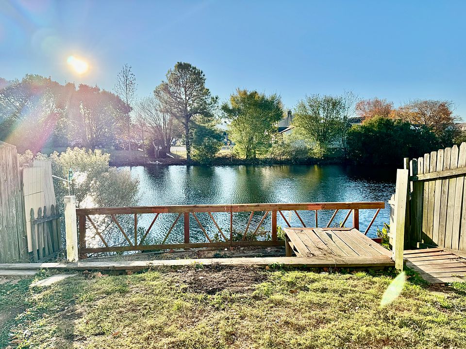 1st image of 3542 Woodburne Dr