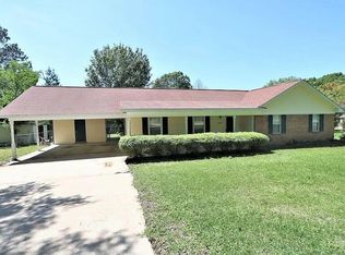 1067 Elvis Presley Dr, Tupelo, MS 38804