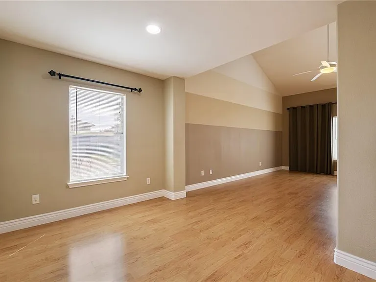 3800 Vonnegut Ct — Photo 11