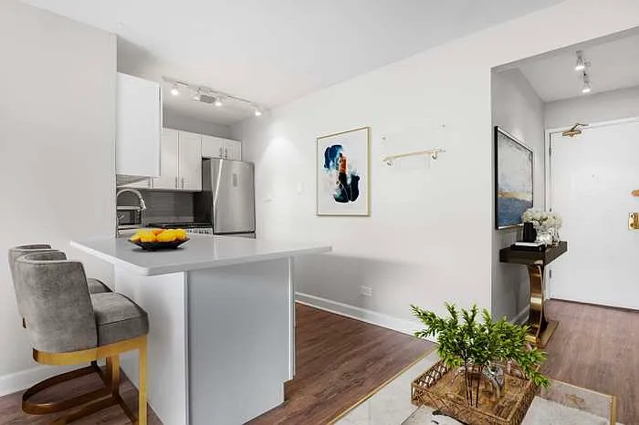 Studio, 600 sqft, $2,200 — Photo 2