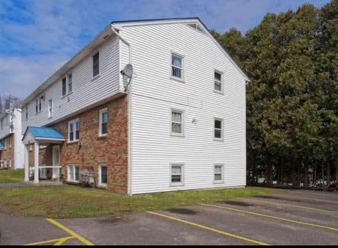 2 bed, 715 sqft, $1,700 — Photo 1