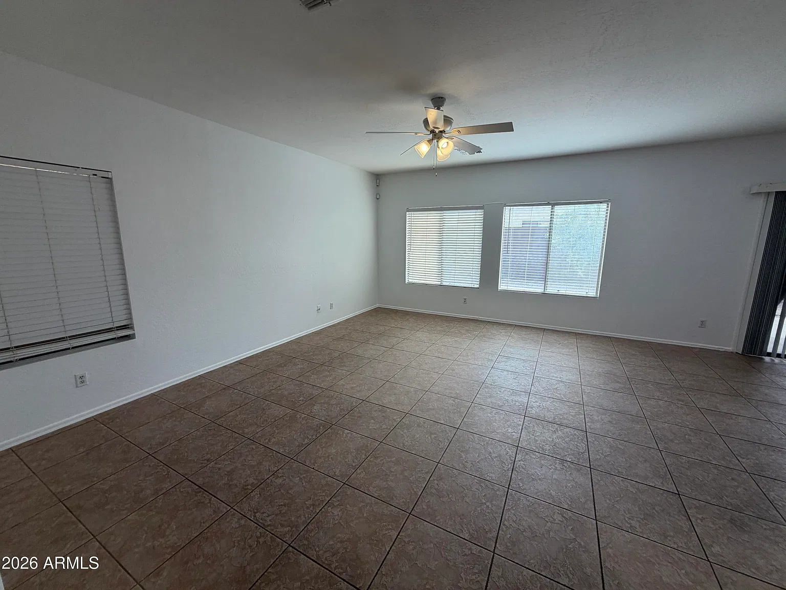 3 bed, 2.5 bath, 1924 sqft, $2,199 — Photo 2