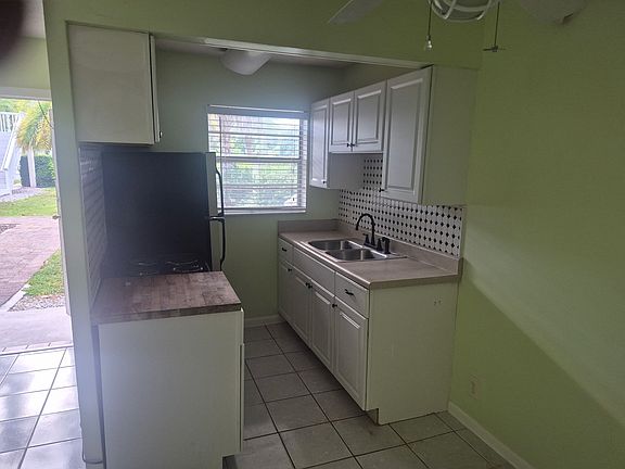 4th image of 202 Ocean Breeze St APT 7