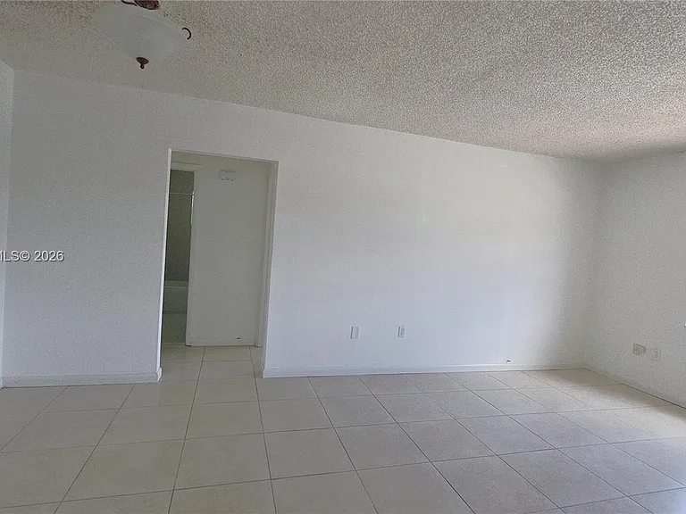 3519 SW 17th Ter #3519 — Photo 7