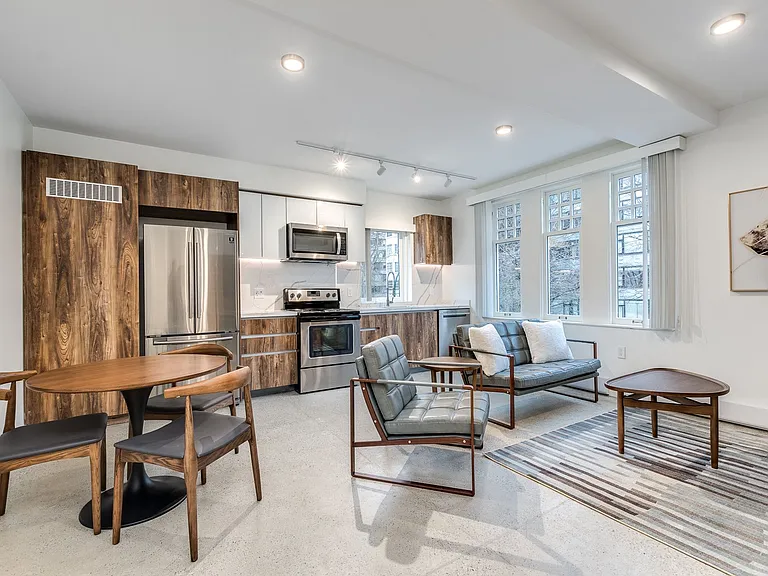 1170 Barclay St #206 — Photo 6