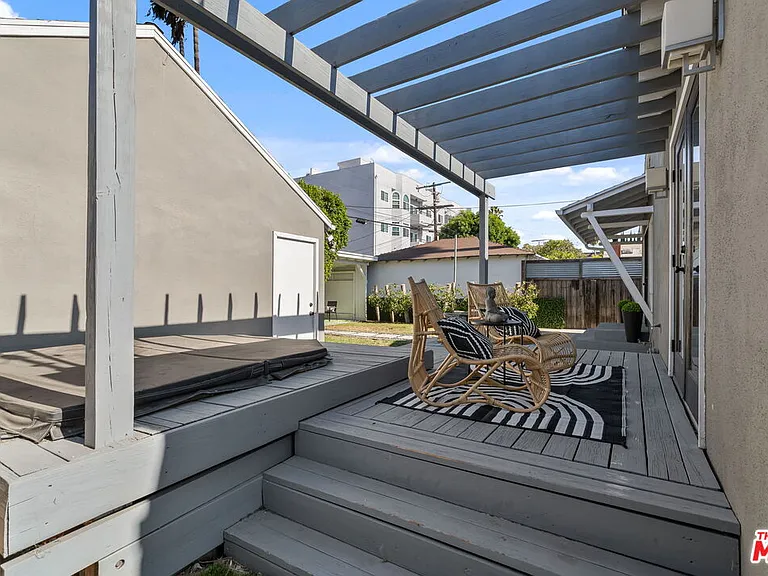 4460 Stansbury Ave — Photo 45