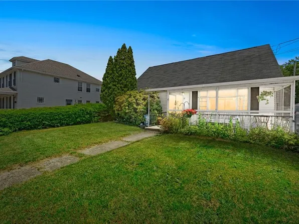 17 Pond St, Westerly, RI 02891