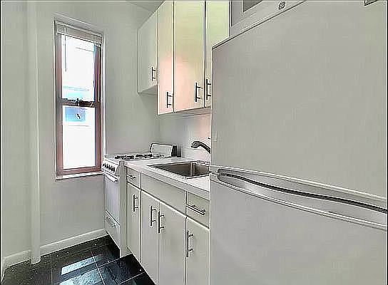 2nd image of 237 E 53rd St #1CR