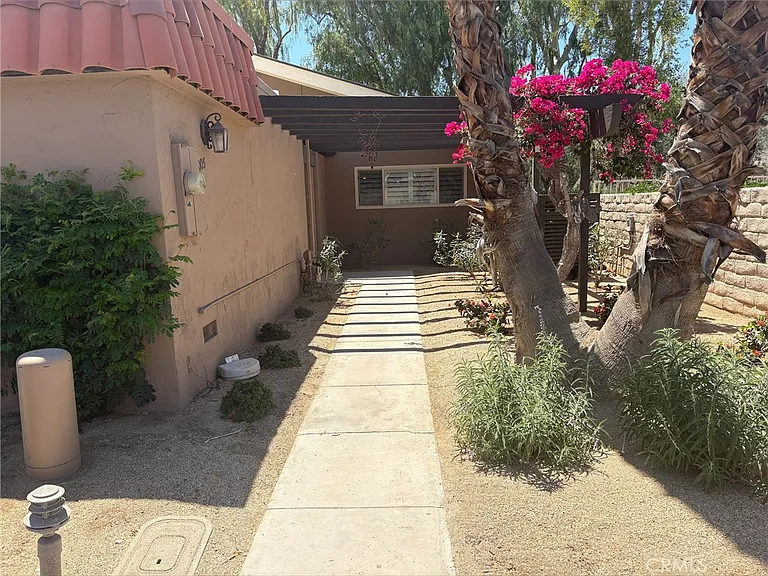 49005 Washington St — Photo 13