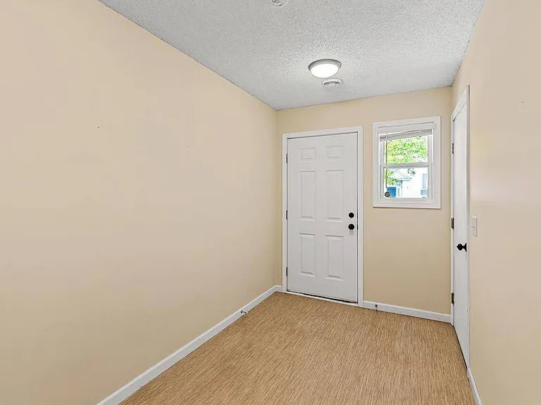 3644 Abercrombie Ln — Photo 2