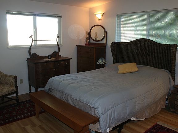 3rd image of 414 Hillcrest Dr SE