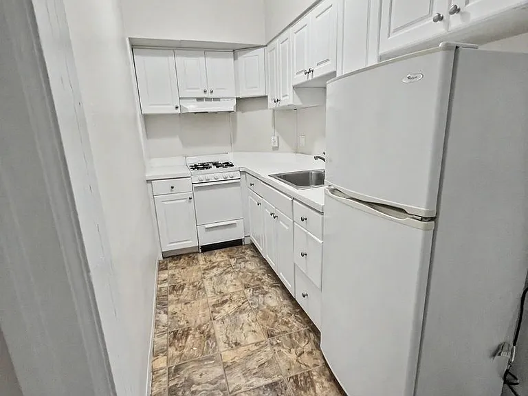 Edgehill Court — Photo 11