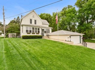 1975 Walsh Ln, Mendota Heights, MN 55118