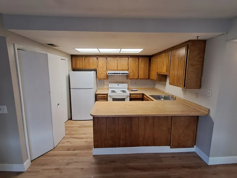 502 Hyacinth Ct #B — Photo 10