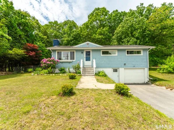 20 Carol Drive, Montville, CT 06382