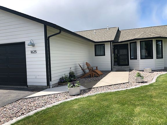 Front view of home