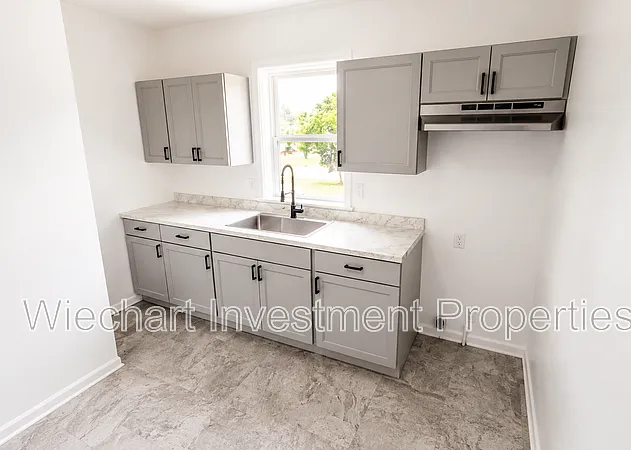 1230 W Wayne St — Photo 9