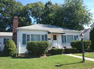 34 Oakmere St, West Roxbury, MA 02132