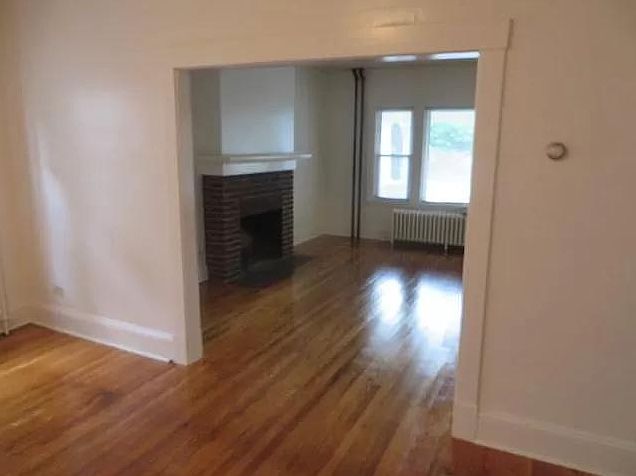 2nd image of 126 Dover Rd #2A