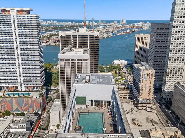 151 SE 1st St #Penthouse 07 — Photo 37