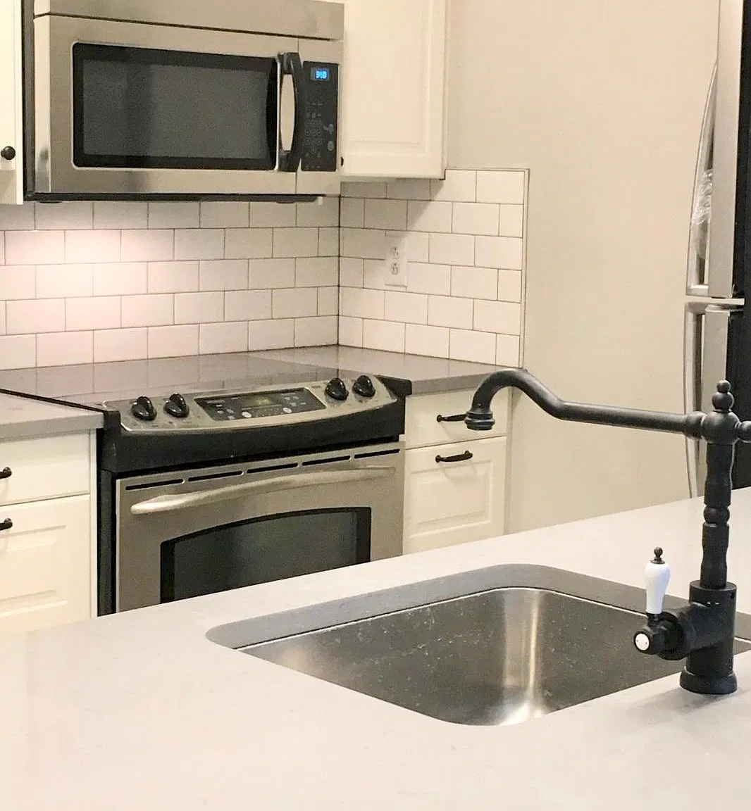 2 bed, 1000 sqft, $1,700 — Photo 1