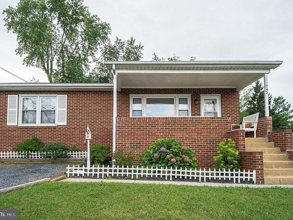 1st image of 745 E Stonewall Dr
