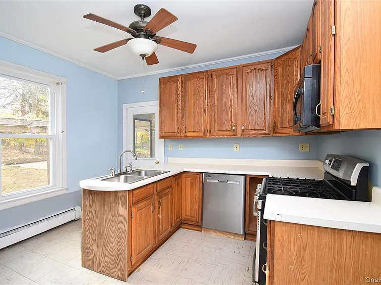 79 Rombout Ave — Photo 7