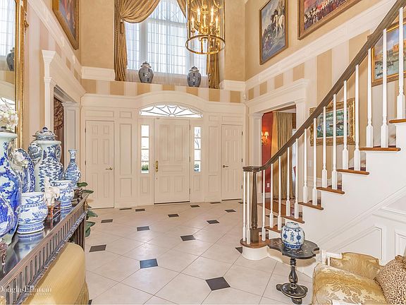 4th image of 42 Caumsett Woods Ln