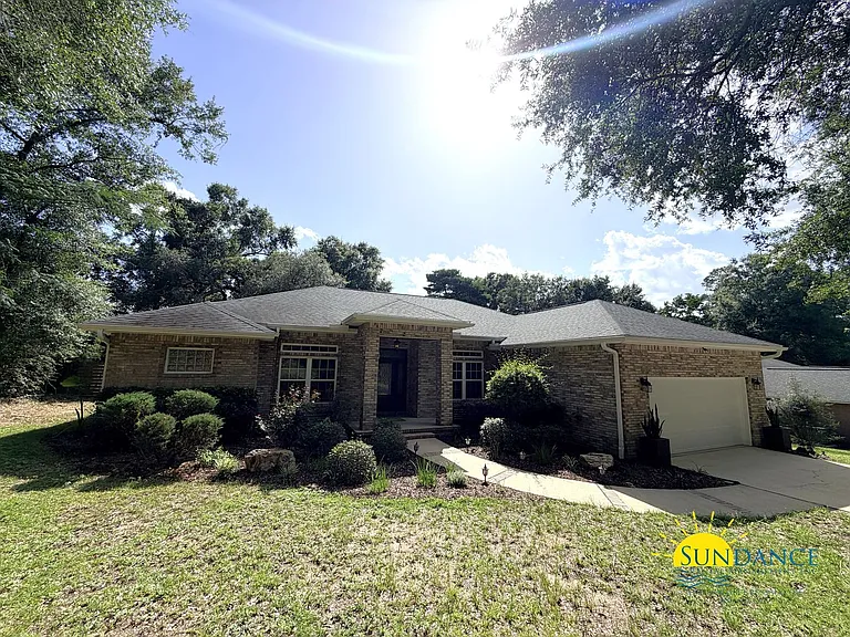 213 Golf Course Dr — Photo 1