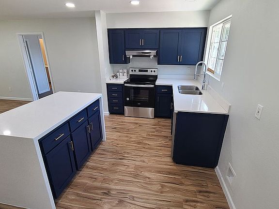 2nd image of 8432 W Clarendon Ave