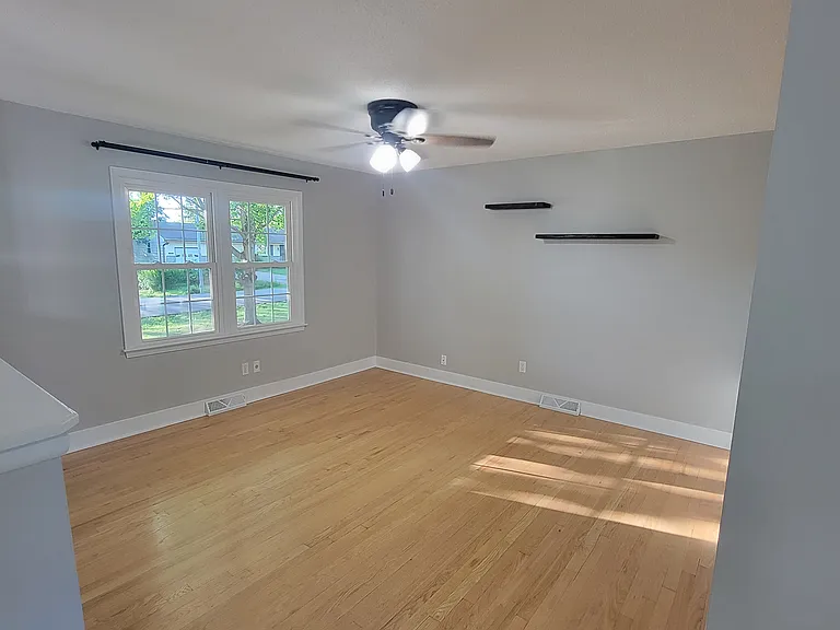 10706 N McGee St — Photo 3