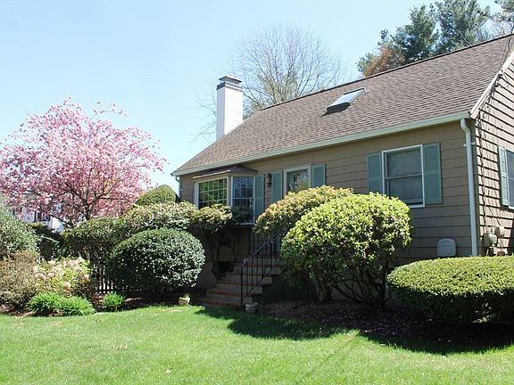 2nd image of 9 Fernglade Rd