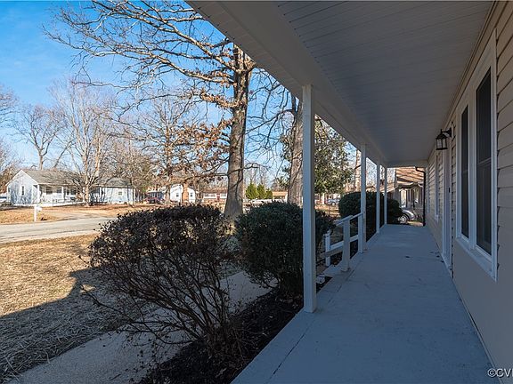 5th image of 525 Briarwood Cir