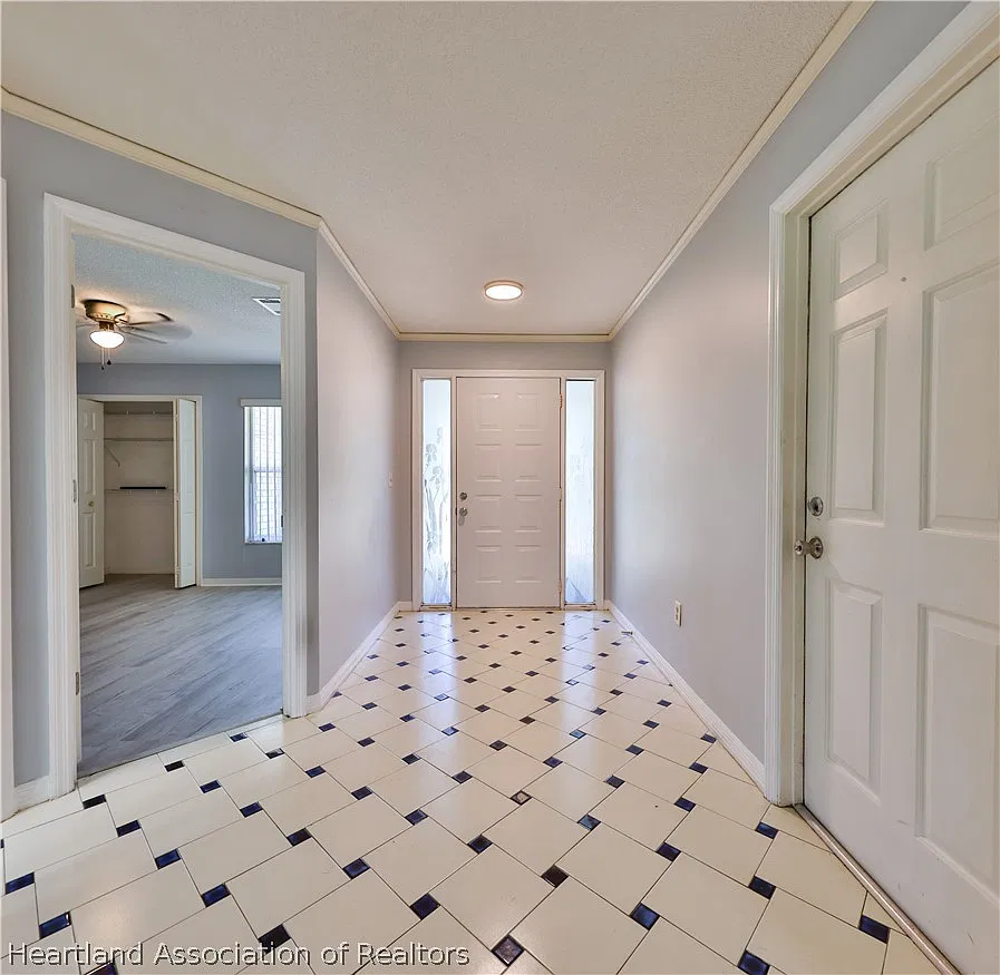 3 bed, 2.0 bath, 1547 sqft, $1,700 — Photo 2