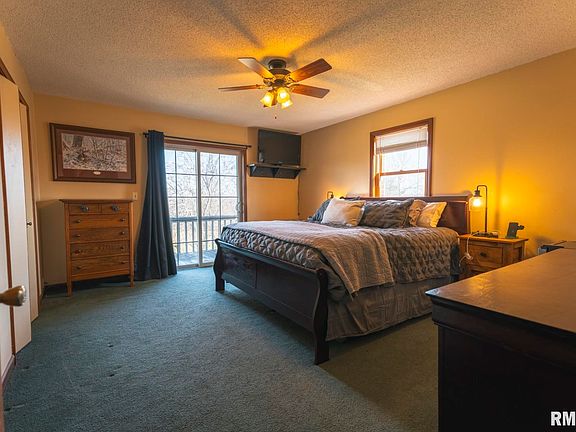 2nd image of 896 NE 1300th St