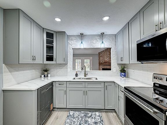 2nd image of 17 Oldstream Ct